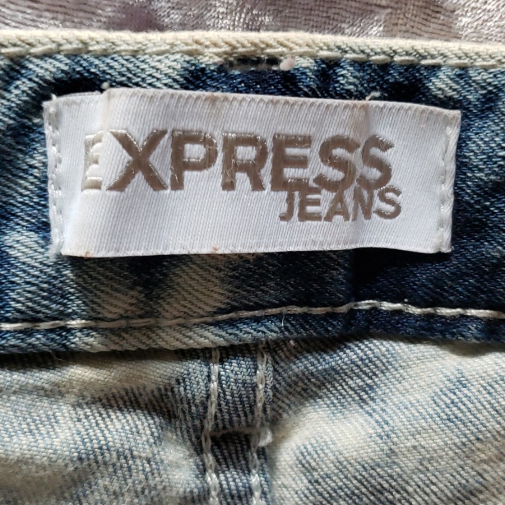 Express womens distressed pale denim shorts size 2 - Picture 3 of 6